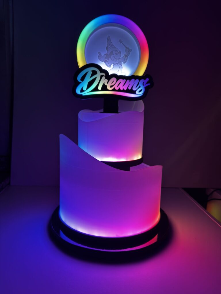 Tarta iluminada DREAMS con secuencia arcoíris